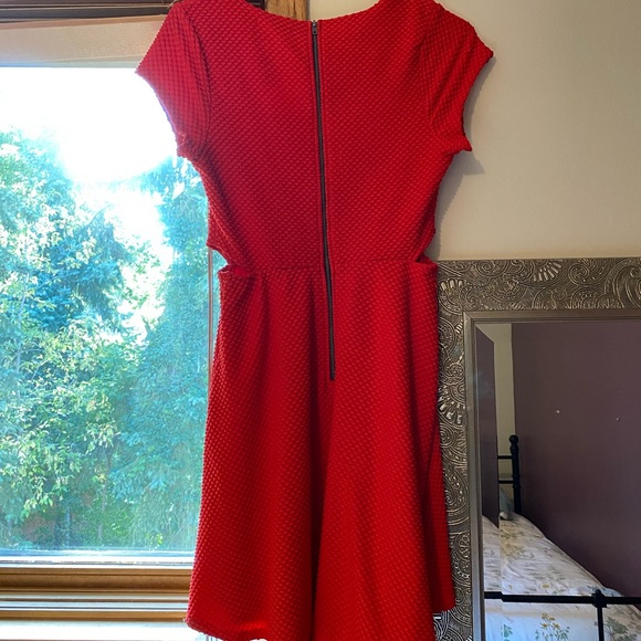 Dress - Picture 2 of 3